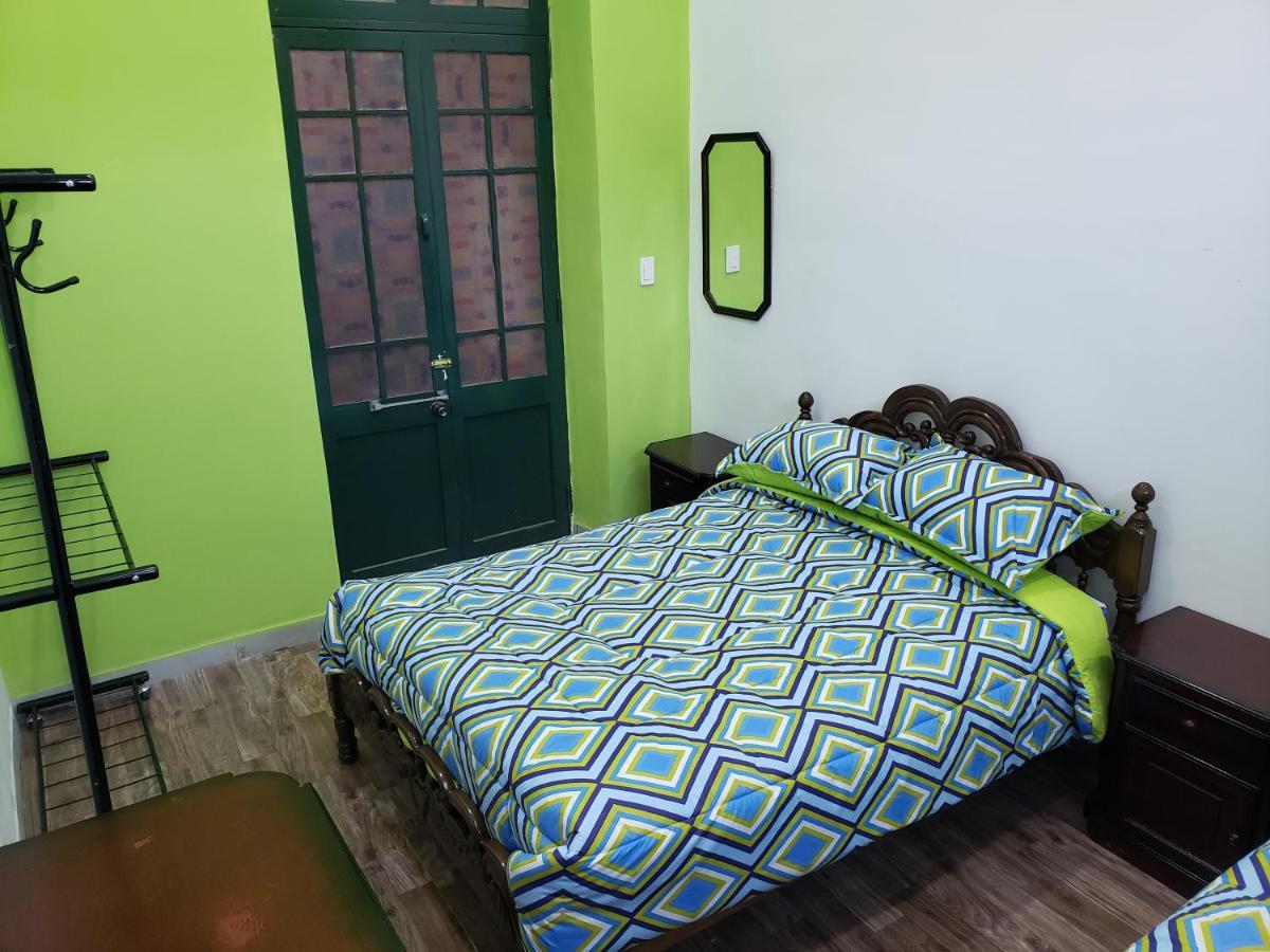 Saint Peter'S Llama Hostal La Paz Bagian luar foto