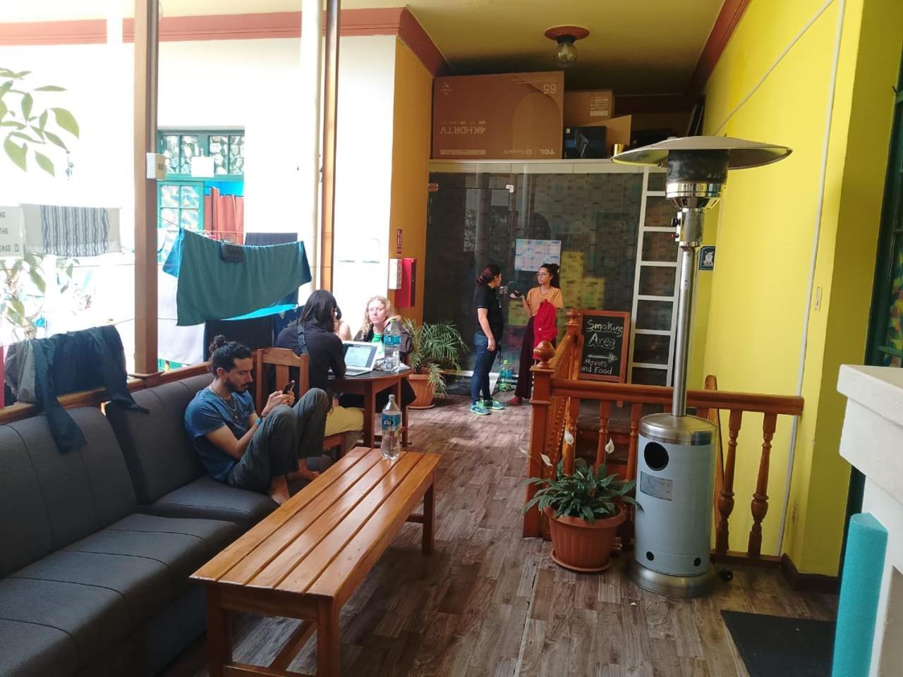 Saint Peter'S Llama Hostal La Paz Bagian luar foto